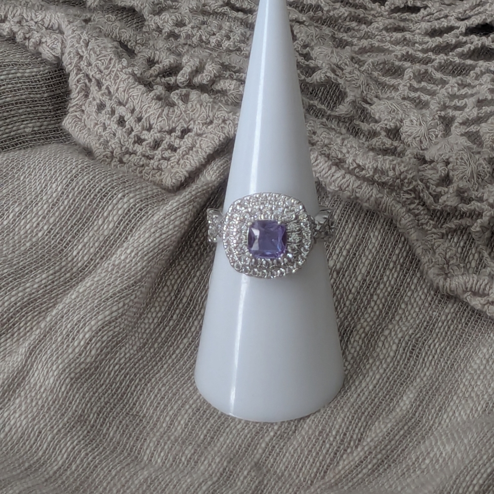Elegant Silver and Purple Ring